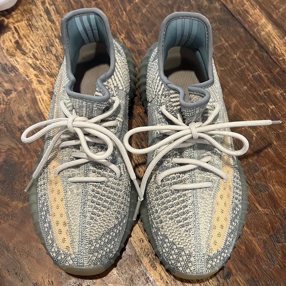 Mens Yeezy Boosts. Grey/tan